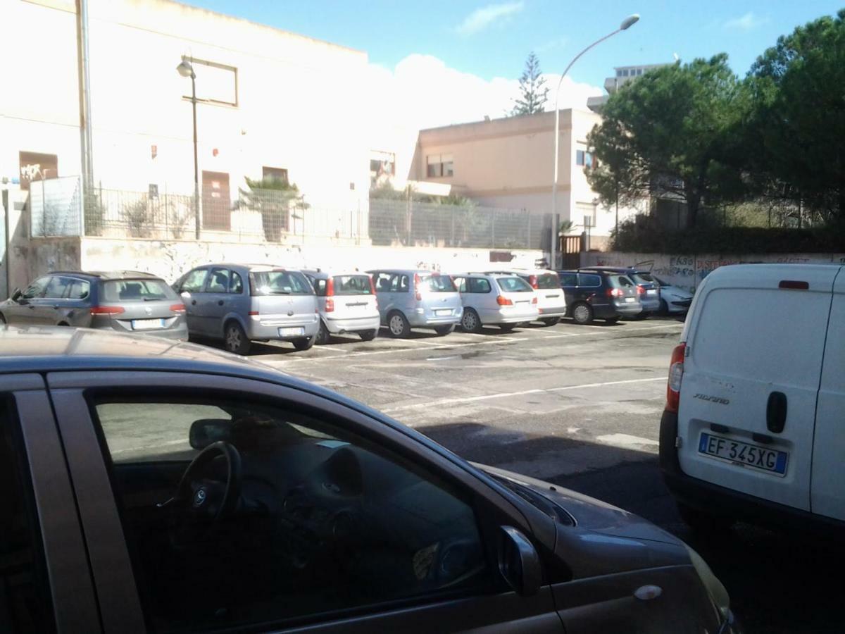 Fortyfourbandb Cagliari Bagian luar foto